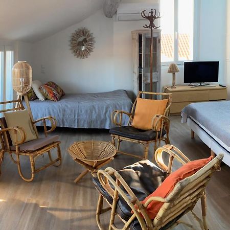 Les Nuits Etoilees, Studio Terrasse Apercu Mer, Tres Lumineux, Ac, 100M Du Port Sanary Exteriör bild