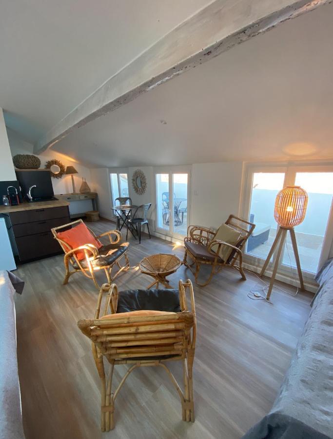 Les Nuits Etoilees, Studio Terrasse Apercu Mer, Tres Lumineux, Ac, 100M Du Port Sanary Exteriör bild